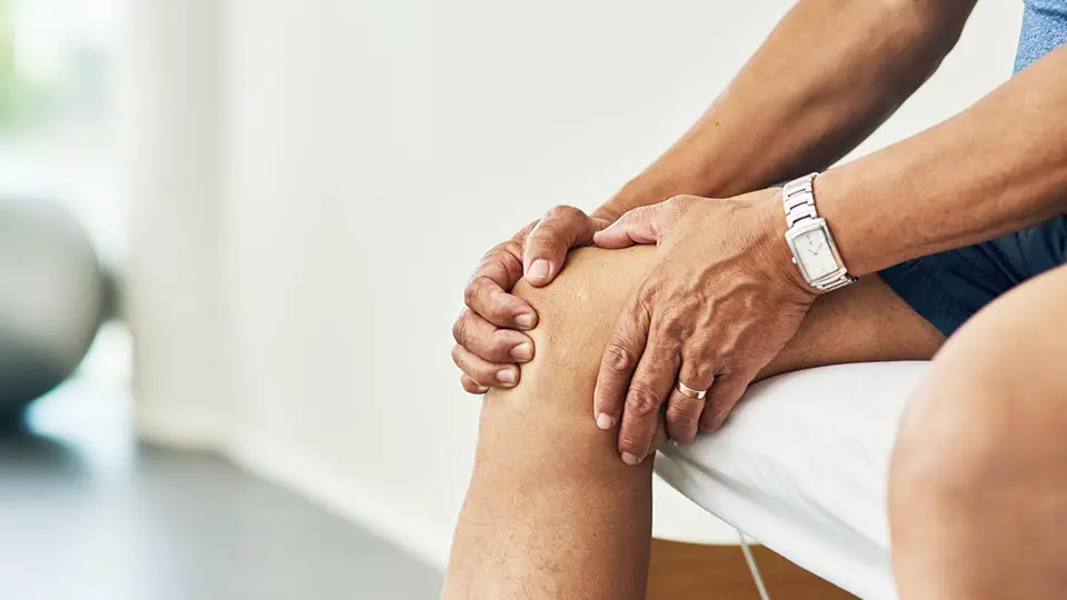 Térdfájdalom kivizsgálása: az első konzultációtól a műtétig